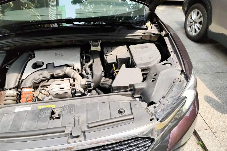 Used DS 6 2018 30THP Prestige Edition Engine Bay Left
