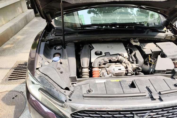 Used DS 6 2018 30THP Prestige Edition Engine Bay Right