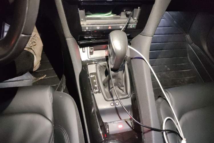 Used DS 6 2018 30THP ZhiShang Model Gear Lever
