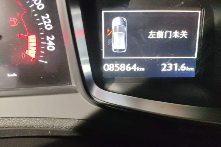 Used DS 6 2018 30THP ZhiShang Model Odometer Close Up