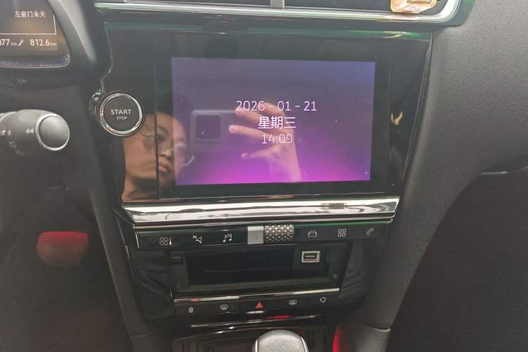 Used DS 6 2018 30THP Prestige Edition Audio And AC Panel