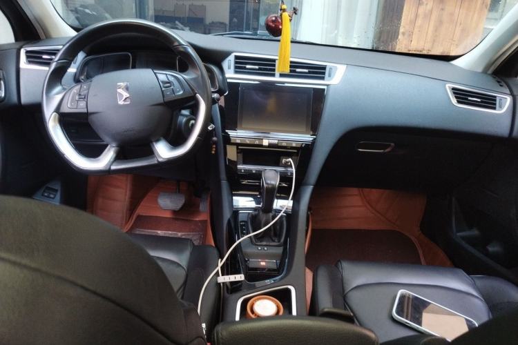 Used DS 6 2018 30THP ZhiShang Model Center Console