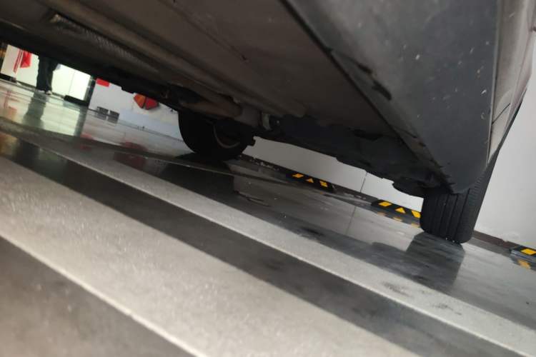 Used DS 6 2018 30THP ZhiShang Model Chassis Front Left