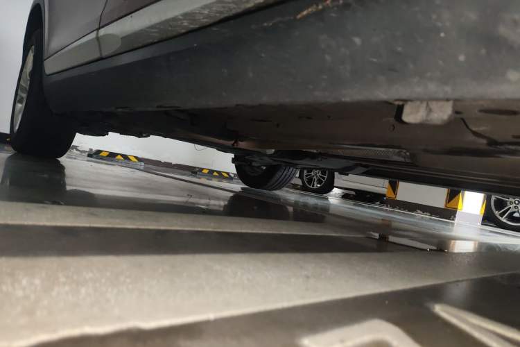 Used DS 6 2018 30THP ZhiShang Model Chassis Front Right