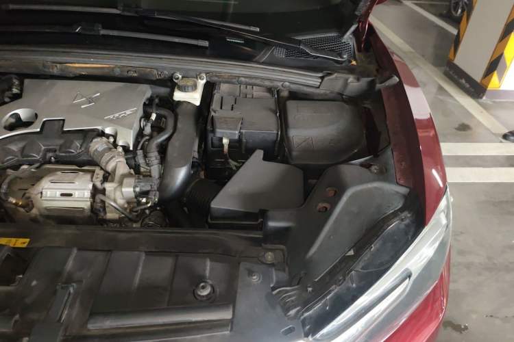 Used DS 6 2018 30THP ZhiShang Model Engine Bay Left