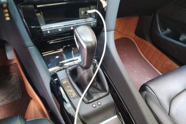 Used DS 6 2018 30THP ZhiShang Model Gear Lever