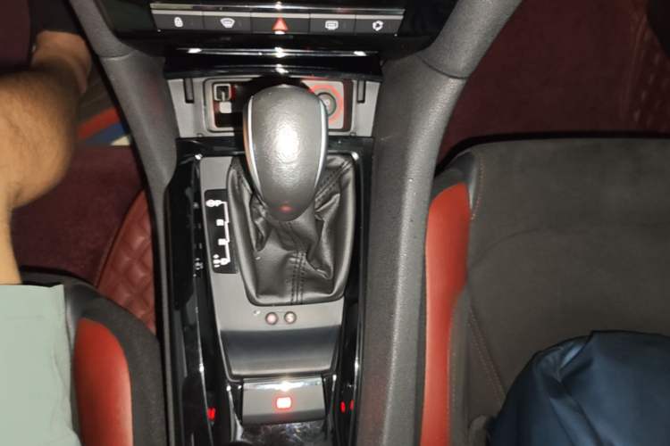 Used DS 6 2018 30THP P-Line Sport Model Gear Lever