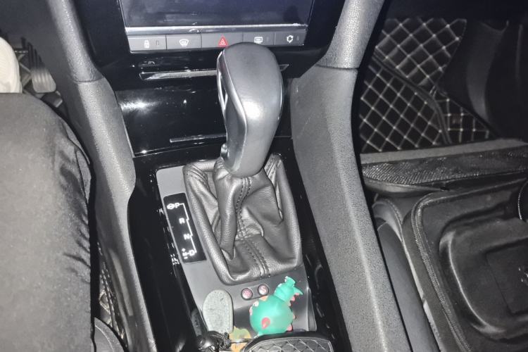 Used DS 6 2018 30THP Prestige Edition Gear Lever