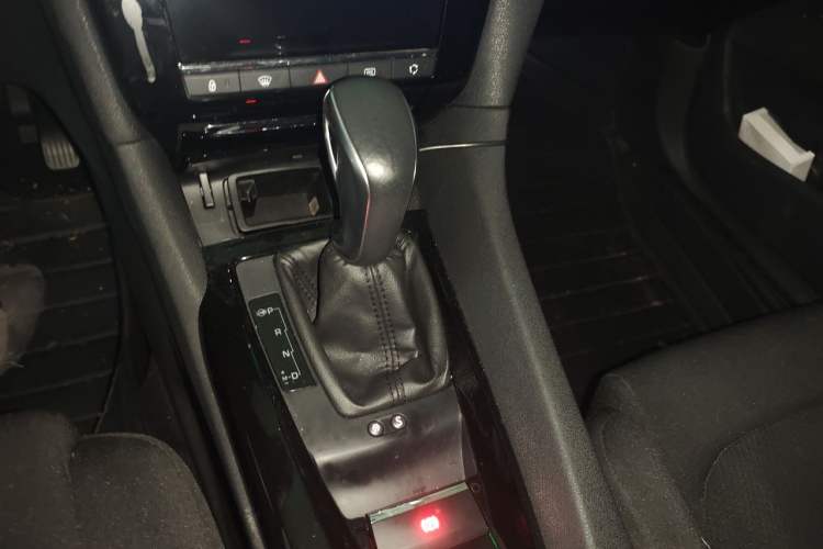 Used DS 6 2018 30THP ZhiShang Model Gear Lever
