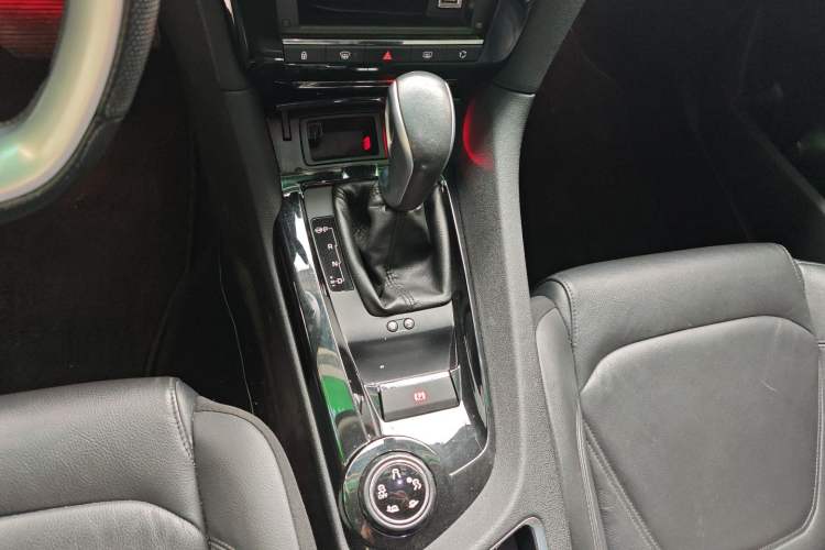 Used DS 6 2018 30THP Prestige Edition Gear Lever