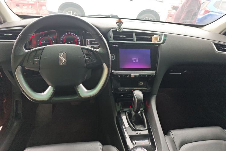 Used DS 6 2018 30THP Prestige Edition Interior 2