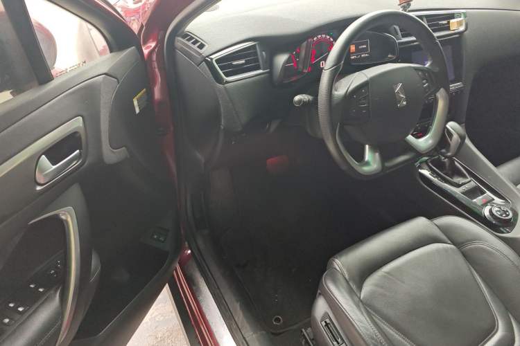 Used DS 6 2018 30THP Prestige Edition Interior 3