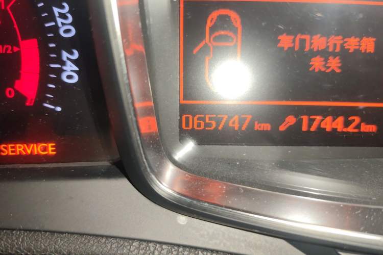Used DS 6 2018 30THP ZhiShang Model Odometer Close Up