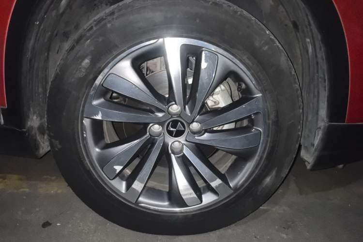 Used DS 6 2018 30THP Prestige Edition Right Front Wheel Hub