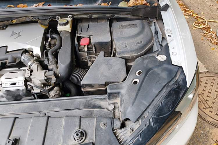Used DS 6 2018 30THP Prestige Edition Engine Bay Left