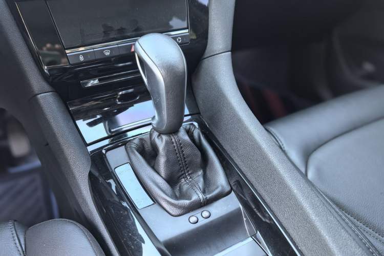 Used DS 6 2018 30THP Prestige Edition Gear Lever