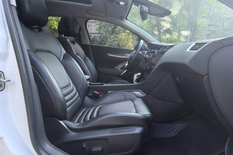 Used DS 6 2018 30THP Prestige Edition Interior 2