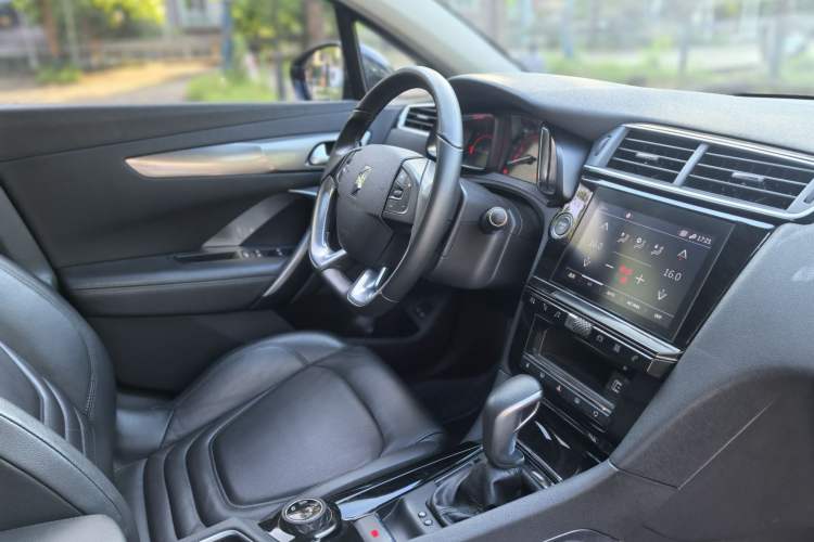 Used DS 6 2018 30THP Prestige Edition Interior 3