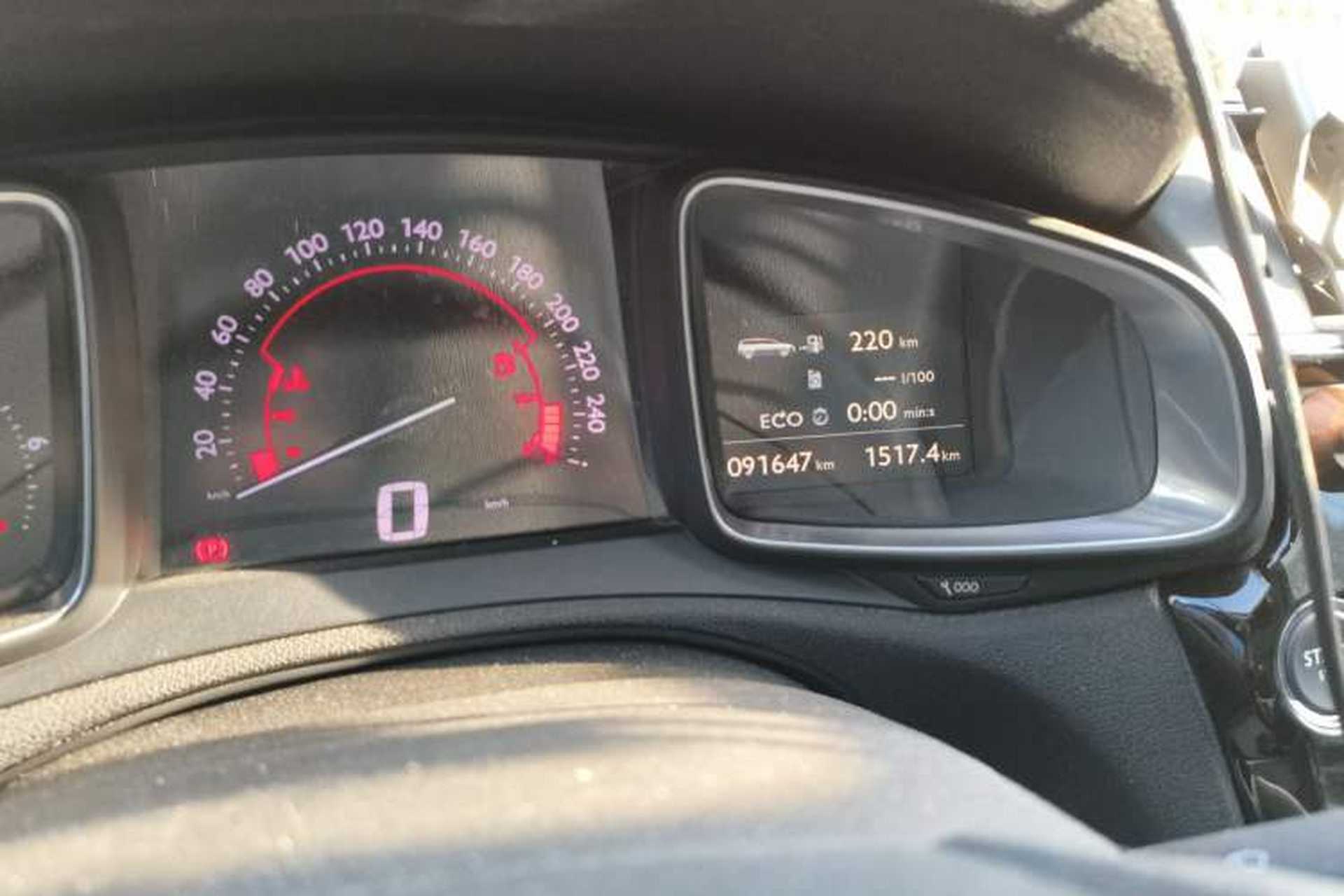 Used DS 6 2018 30THP Prestige Edition Odometer Close Up