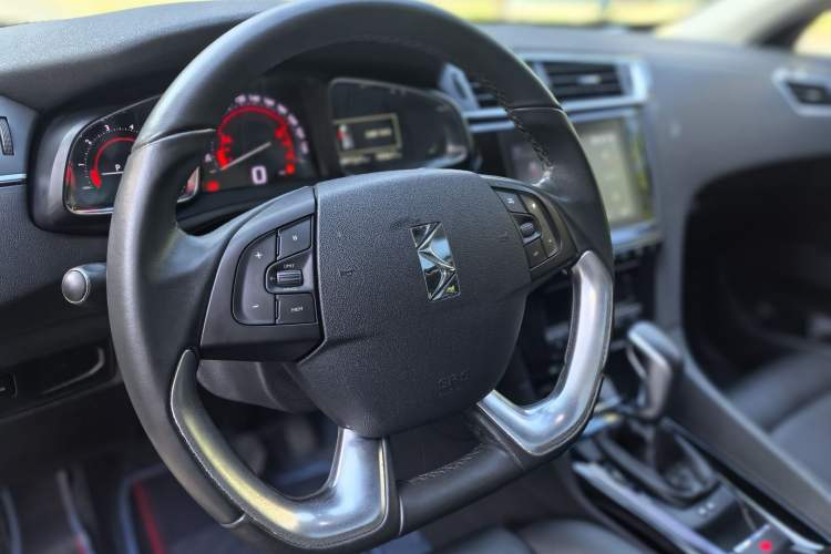 Used DS 6 2018 30THP Prestige Edition Steering Wheel