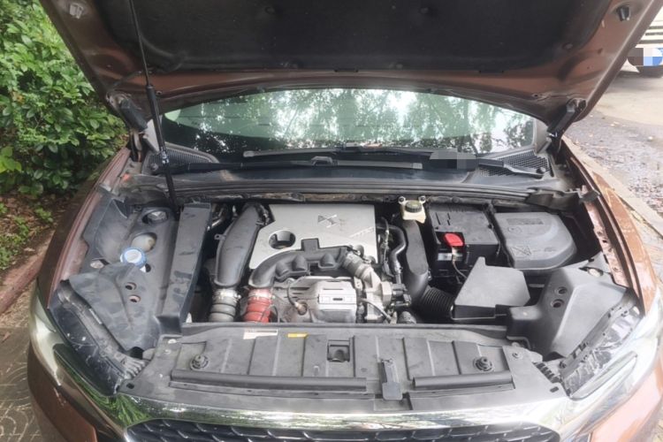 Used DS 6 2018 30THP Prestige Edition Engine Bay