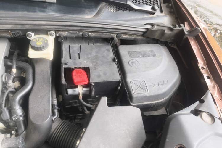 Used DS 6 2018 30THP Prestige Edition Engine Bay Left
