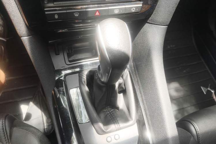Used DS 6 2018 30THP Prestige Edition Gear Lever