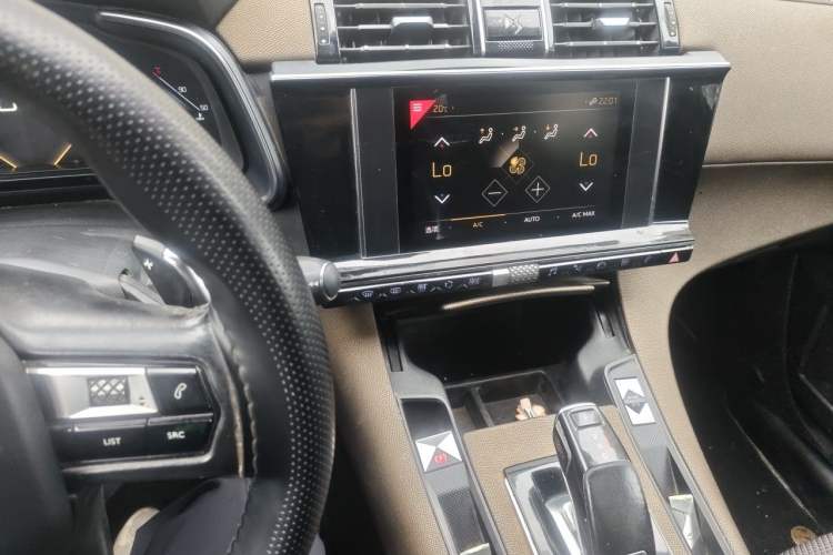 Used DS 7 2018 35THP Pashy Edition Audio And AC Panel