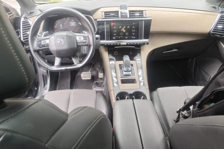 Used DS 7 2018 35THP Pashy Edition Center Console