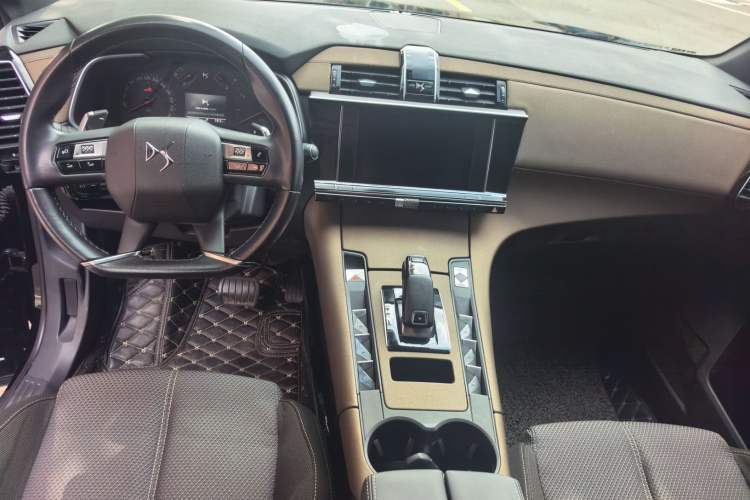 Used DS 7 2018 35THP Bastille Edition Center Console
