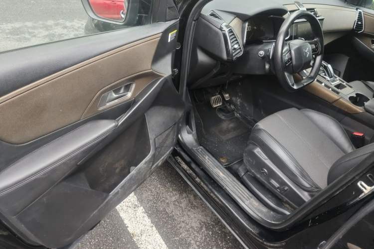 Used DS 7 2018 35THP Pashy Edition Driver Seat
