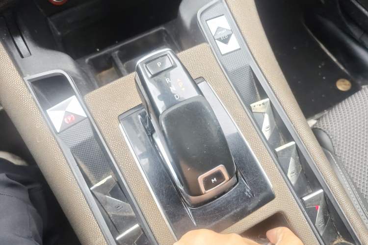 Used DS 7 2018 35THP Pashy Edition Gear Lever