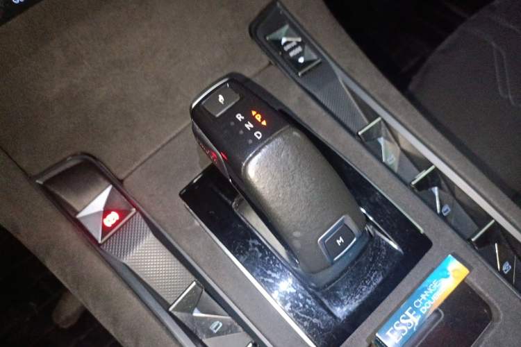 Used DS 7 2018 45THP Sport Pioneer Edition Gear Lever