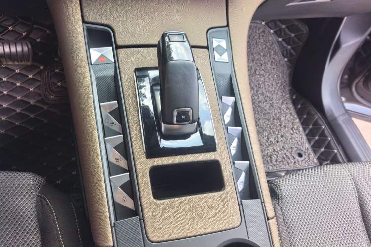 Used DS 7 2018 35THP Bastille Edition Gear Lever