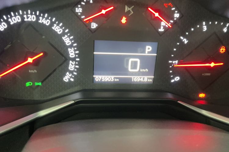 Used DS 7 2018 35THP Bastille Edition Odometer Close Up