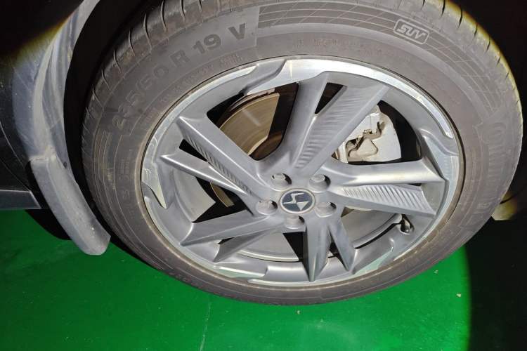 Used DS 7 2018 45THP Opera Edition Right Front Wheel Hub