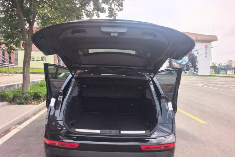 Used DS 7 2018 35THP Bastille Edition Trunk