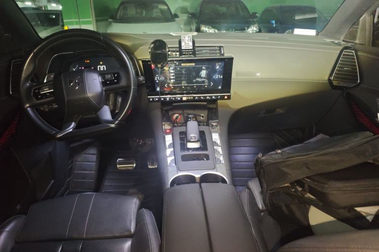 Used DS 7 2018 45THP Opera Edition Center Console