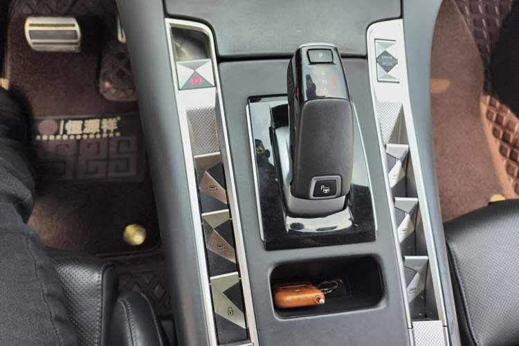 Used DS 7 2018 45THP Opera Edition Gear Lever