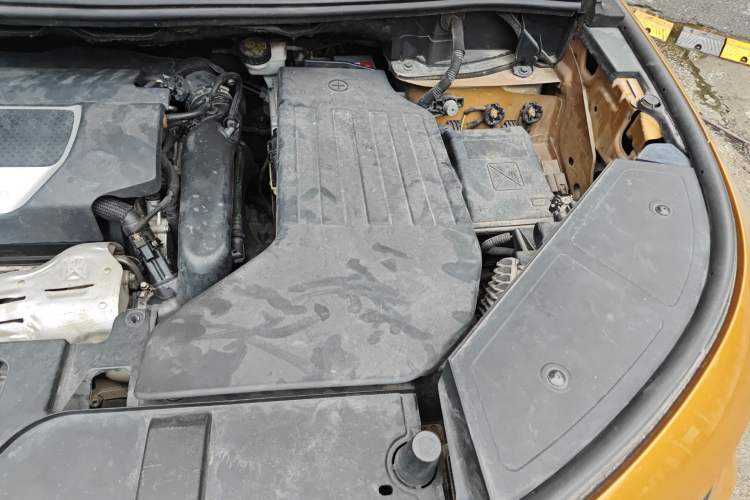 Used DS 7 2018 35THP Pashy Edition Engine Bay Left