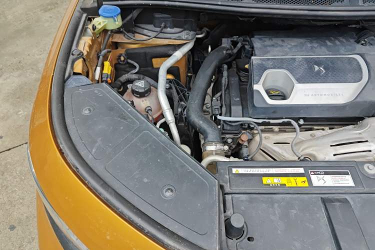 Used DS 7 2018 35THP Pashy Edition Engine Bay Right