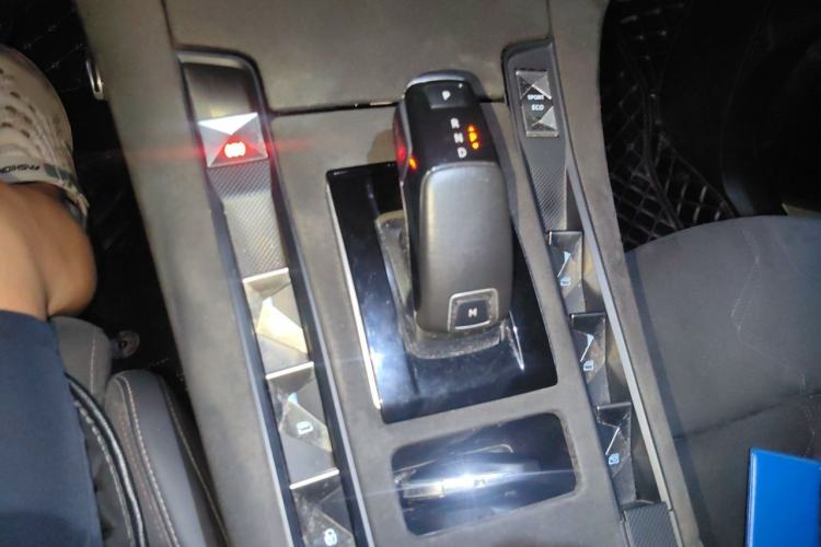 Used DS 7 2018 45THP Rivoli Prestige Edition Gear Lever