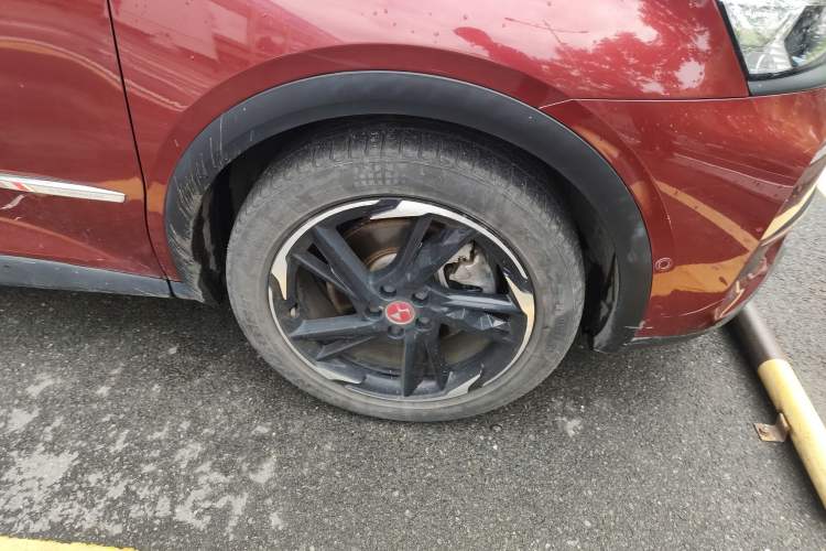 Used DS 7 2018 45THP Sport Edition Right Front Wheel Hub