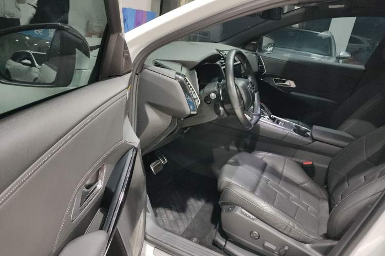 Used DS 7 2018 45THP Opera Edition Driver Seat