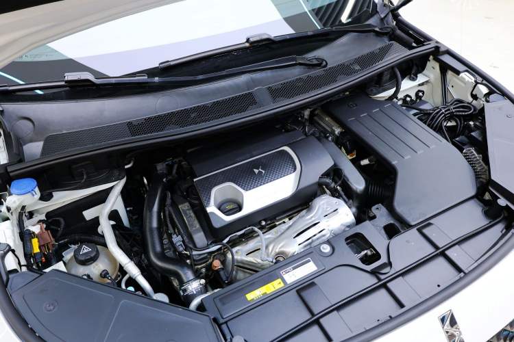 Used DS 7 2018 45THP Opera Edition Engine Bay