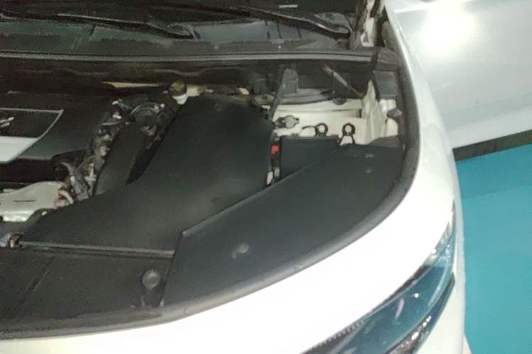 Used DS 7 2018 45THP Rivoli Pioneer Edition Engine Bay Left