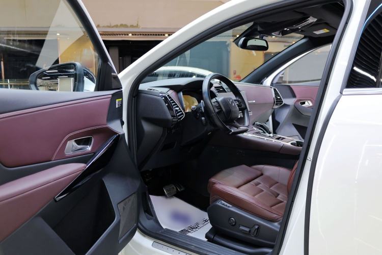 Used DS 7 2018 45THP Opera Edition Interior 1
