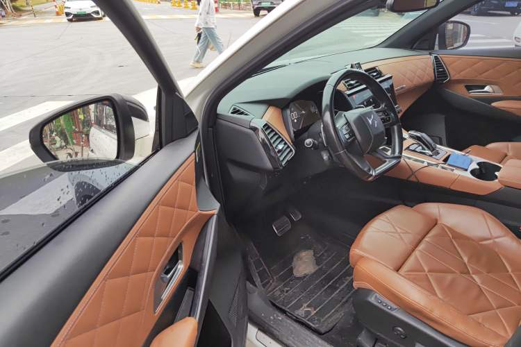 Used DS 7 2018 45THP Rivoli Prestige Edition Interior 3