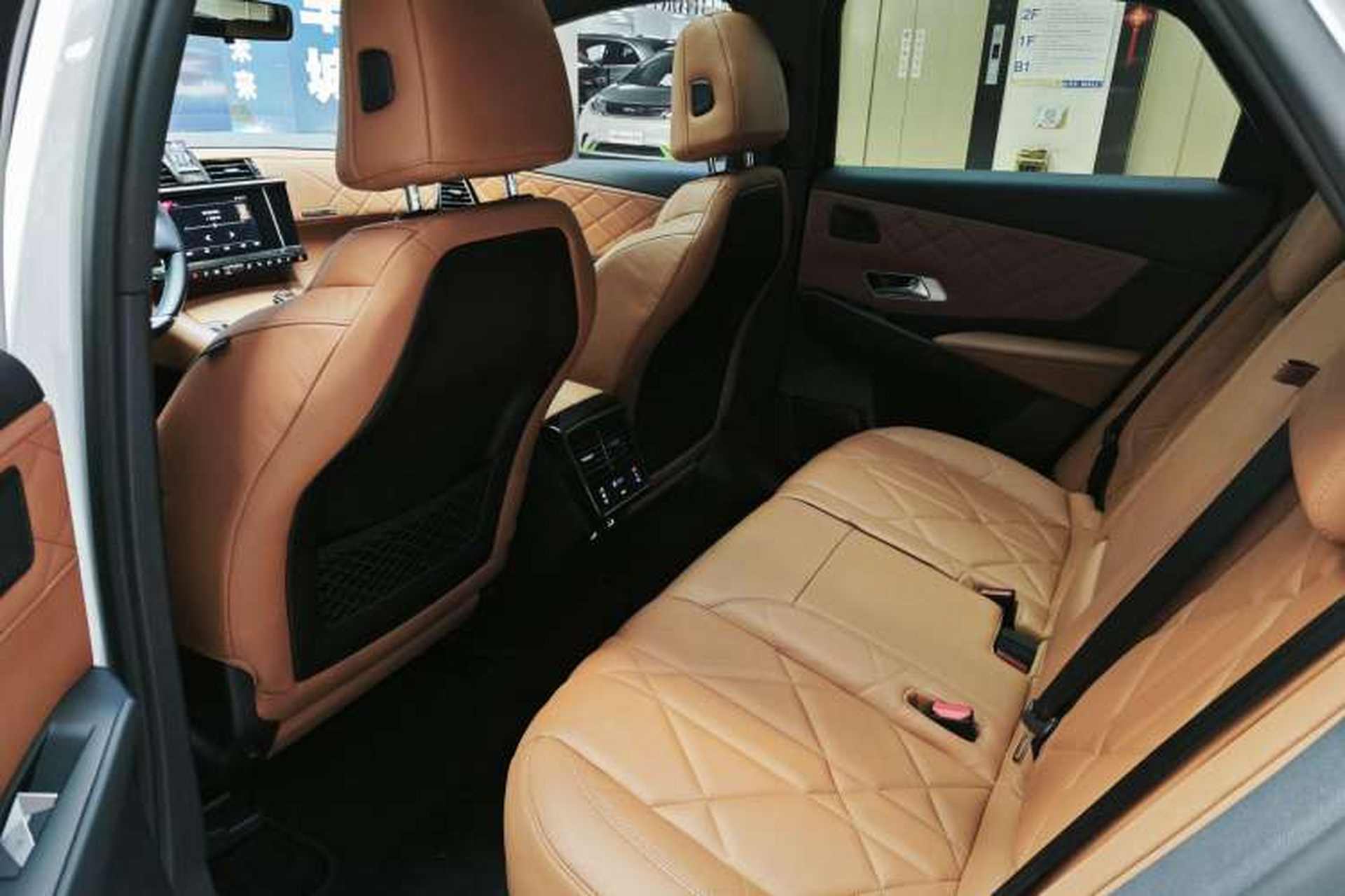 Used DS 7 2018 45THP Rivoli Prestige Edition Interior 3