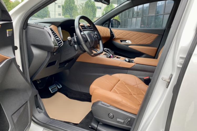 Used DS 7 2018 45THP Rivoli Pioneer Edition Interior 4